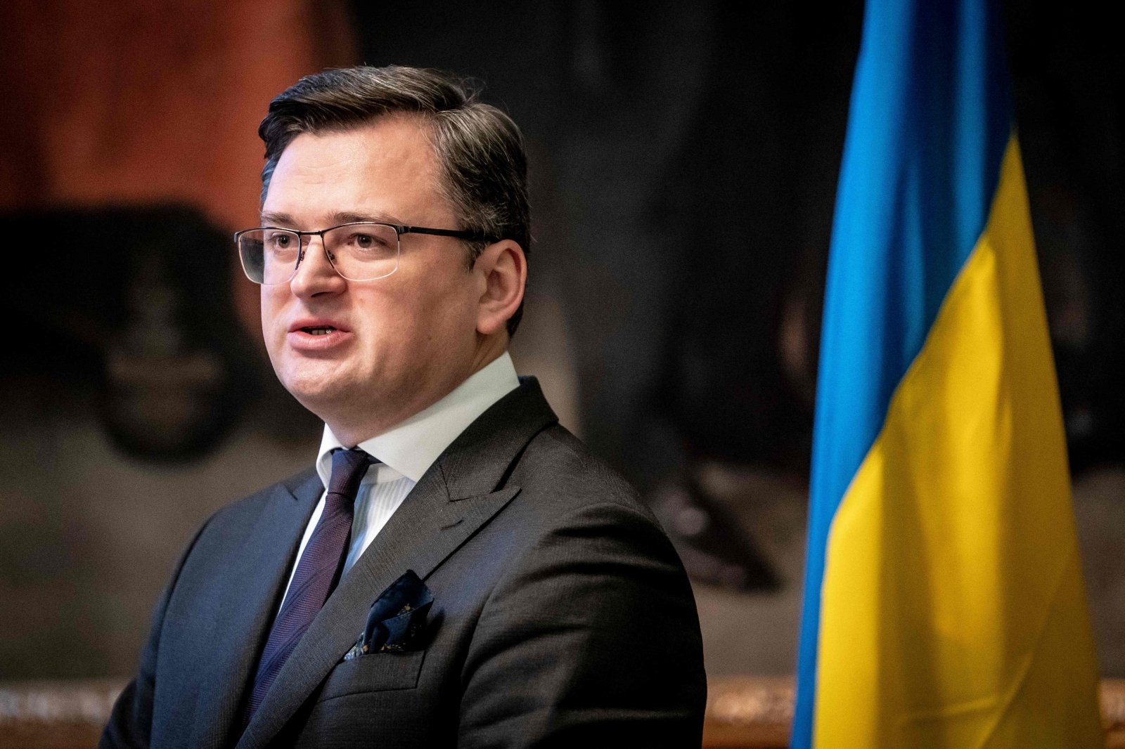 Посольства України в Румунії та Данії також отримали небезпечні пакунки, - Кулеба