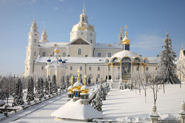 У Почаївській Лаврі заявили про провокацію, а Рівненська єпархія УПЦ звинуватила СБУ у підкиданні листівок