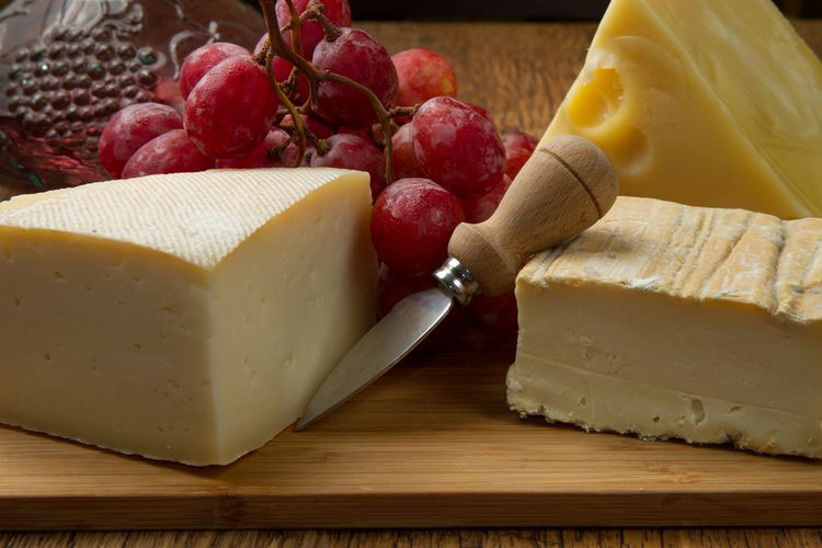 Дніпровська РДА збирається закупити сирів на понад 10 млн гривень