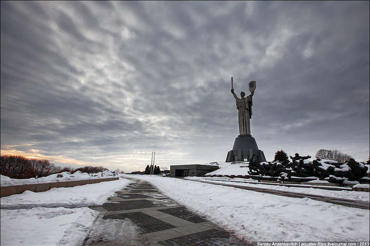 Меморіальний комплекс “Батьківщини-Матері” шукає охоронців на весь 2023 рік