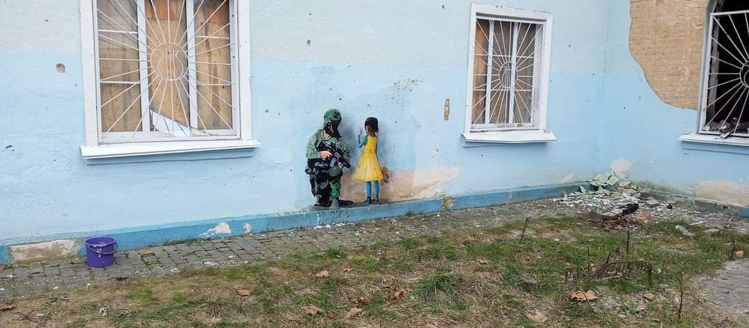 Нові графіті італійського художника TVboy помітили в Бучі та Ірпені