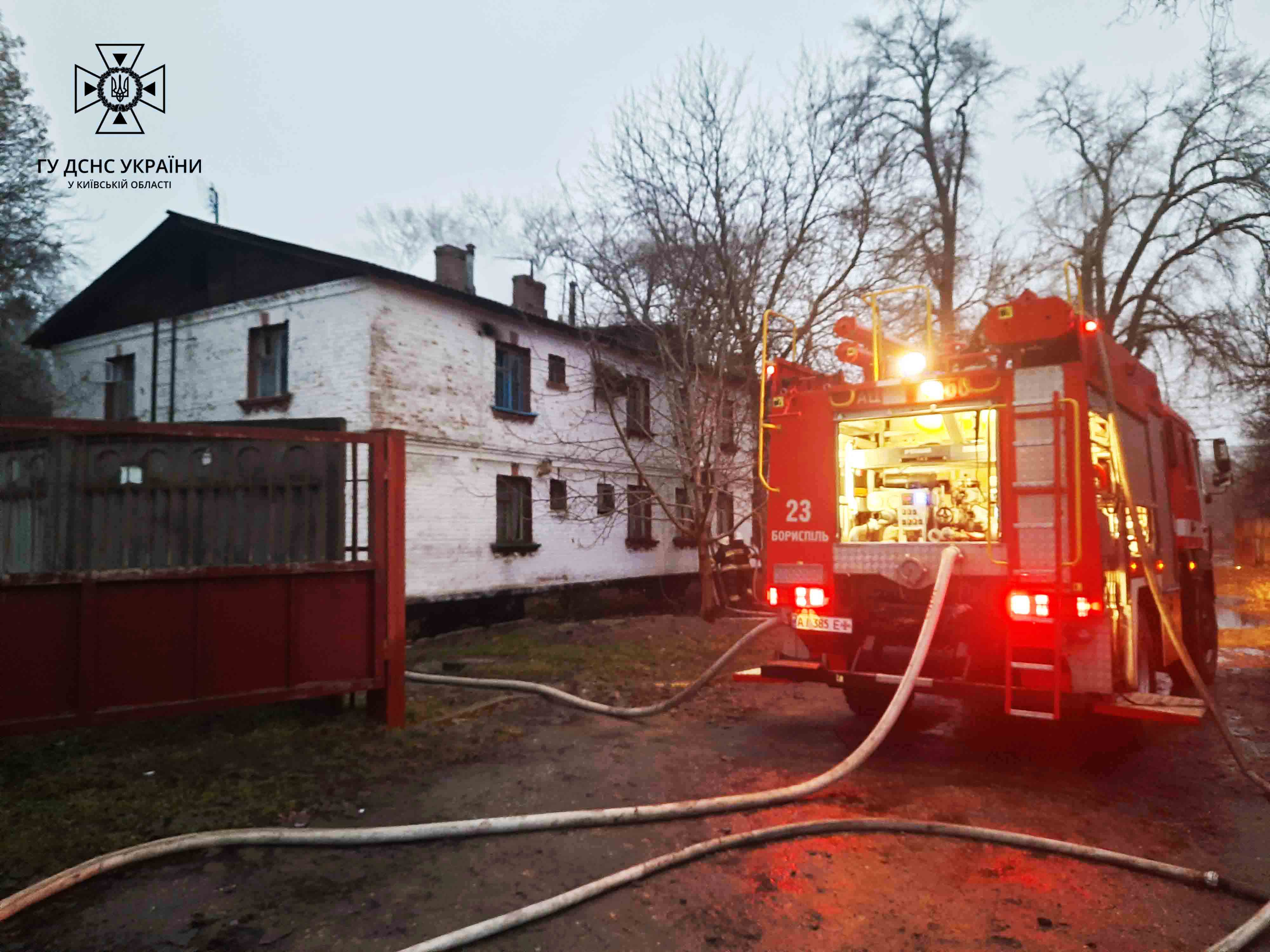 У Борисполі на Київщині під час ліквідації пожежі рятувальники виявили тіло чоловіка