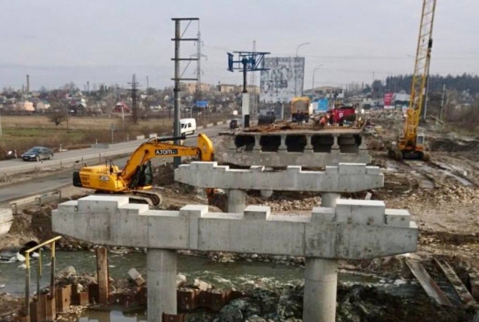 На Київщині відновлюють мости через річки Ірпінь та Здвиж