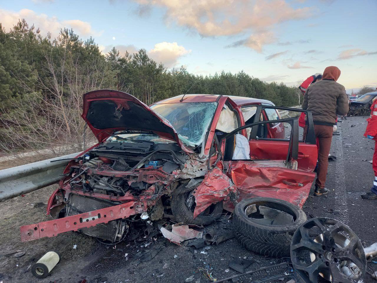 Внаслідок зіткнення чотирьох автівок у Бучанському районі постраждало 3 людини