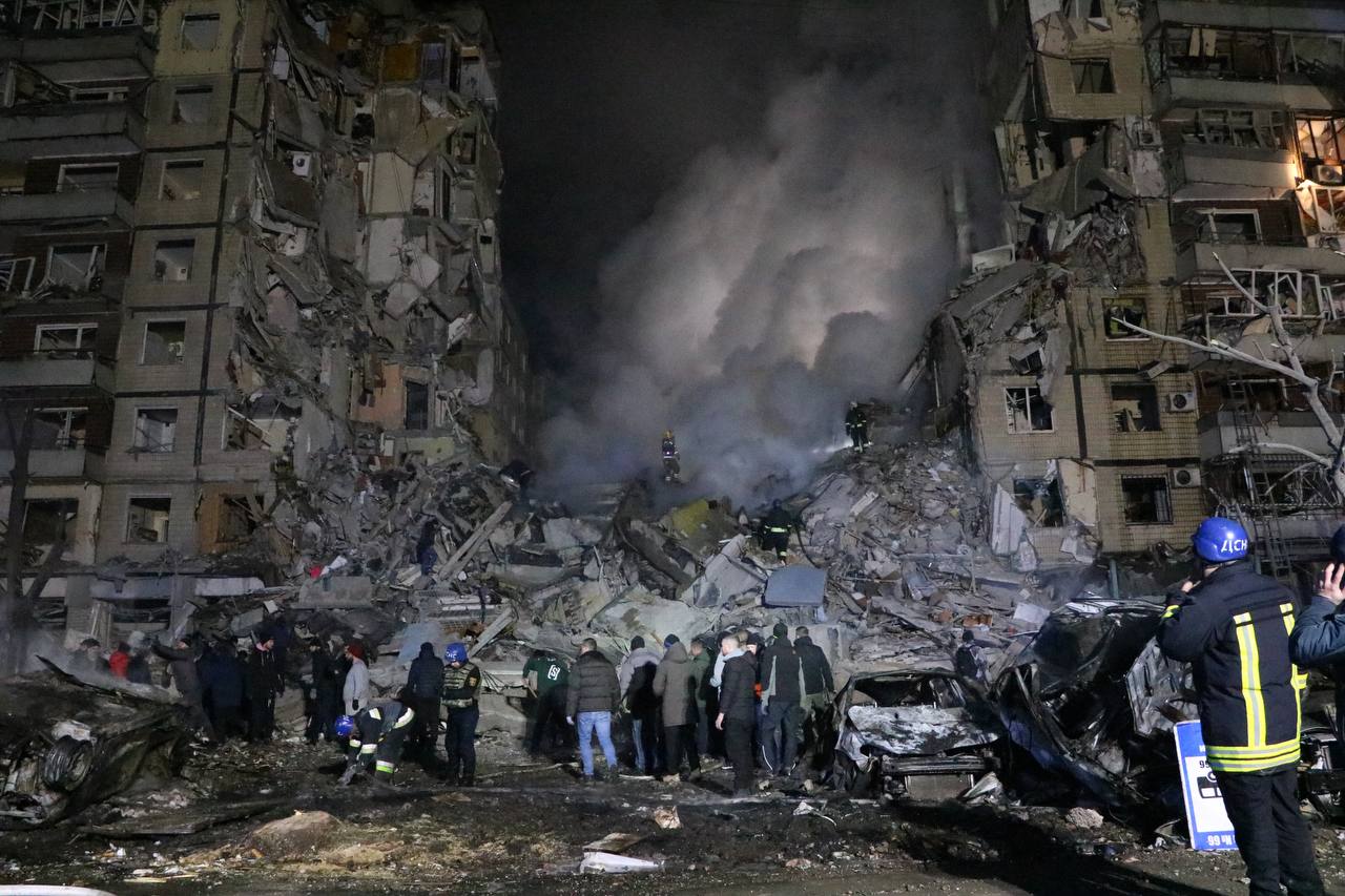 Кількість загиблих внаслідок ракетного удару по житловому будинку у Дніпрі сягнула 35 осіб