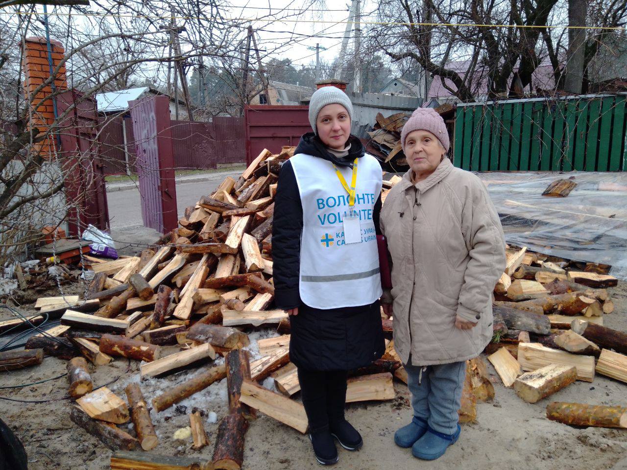 Жителі Гостомельської громади отримали дрова від благодійників