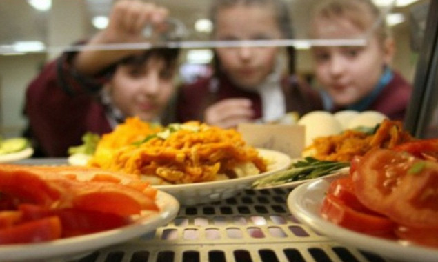 У школах Фастівської громади відновлюють гарячі обіди для учнів
