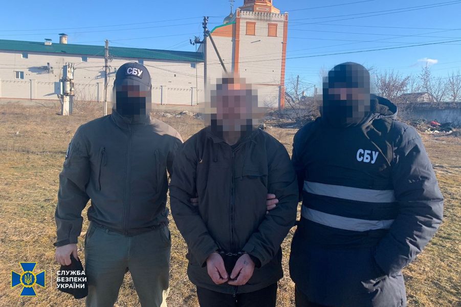 У столиці затримали прокремлівського блогера, який переховувався від правосуддя в монастирі УПЦ МП
