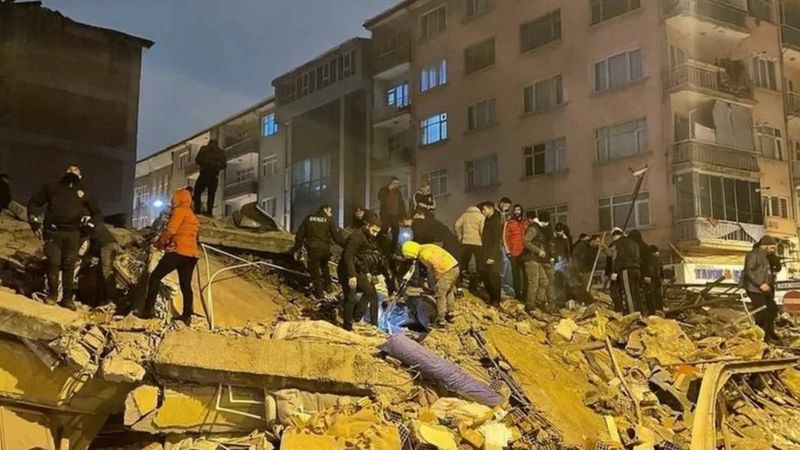 Україна готова надати необхідну допомогу для подолання наслідків землетрусу в Туреччині, - президент Зеленський