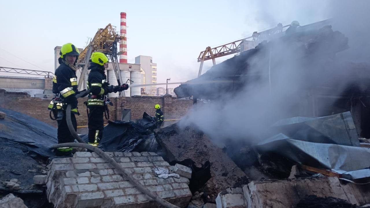 Кількість загиблих внаслідок вибуху на території колишнього заводу в Дарницькому районі збільшилась до двох (фото)