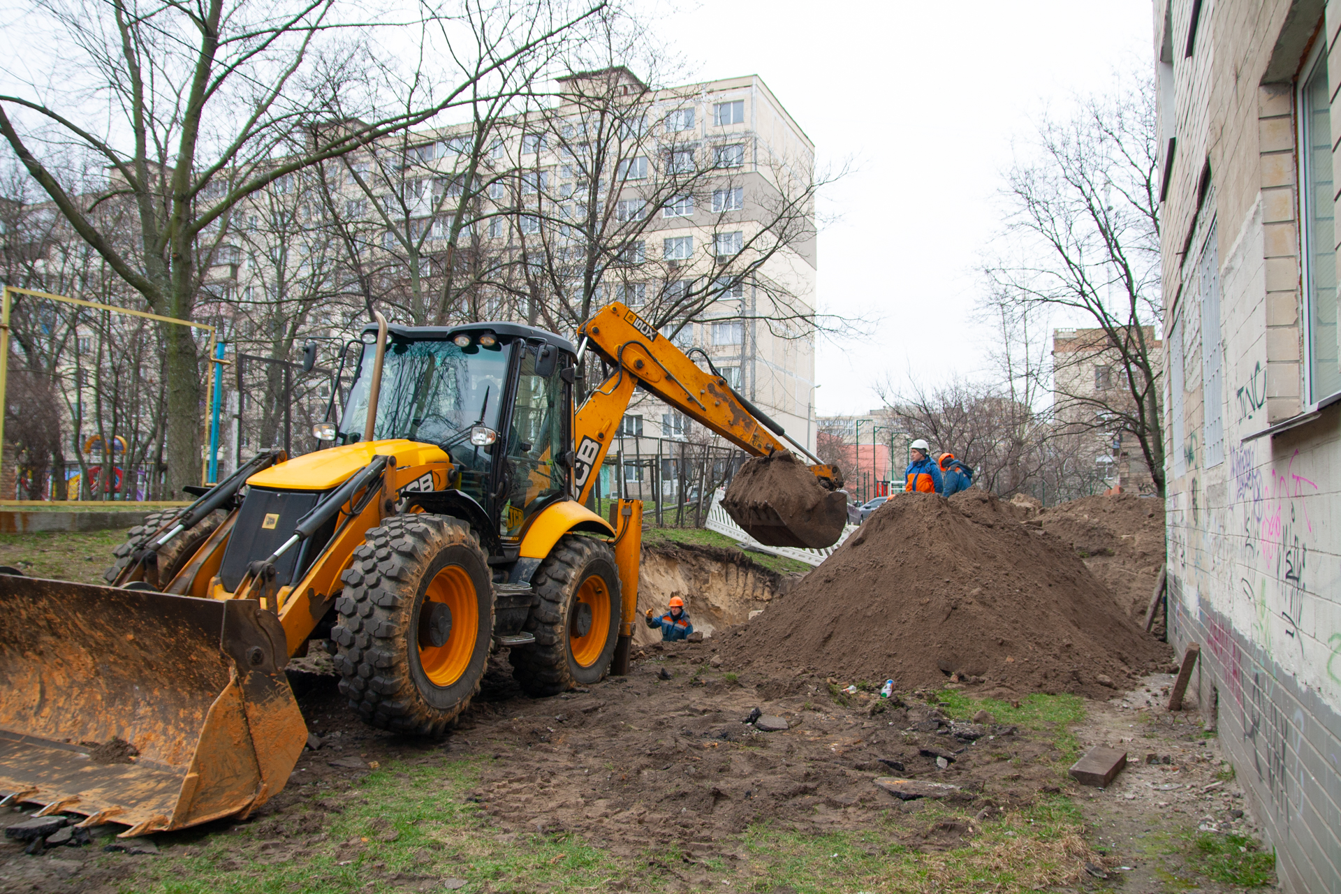 У Дніпровському районі столиці усунули пошкодження тепломережі й повернули гаряче водопостачання