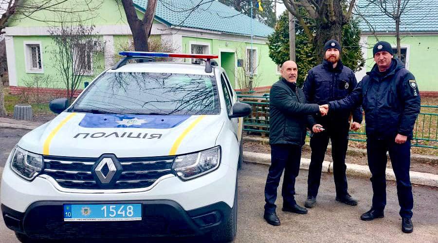 У Немішаївській громаді поліцейський офіцер отримав авто замість спаленого окупантами (фото)