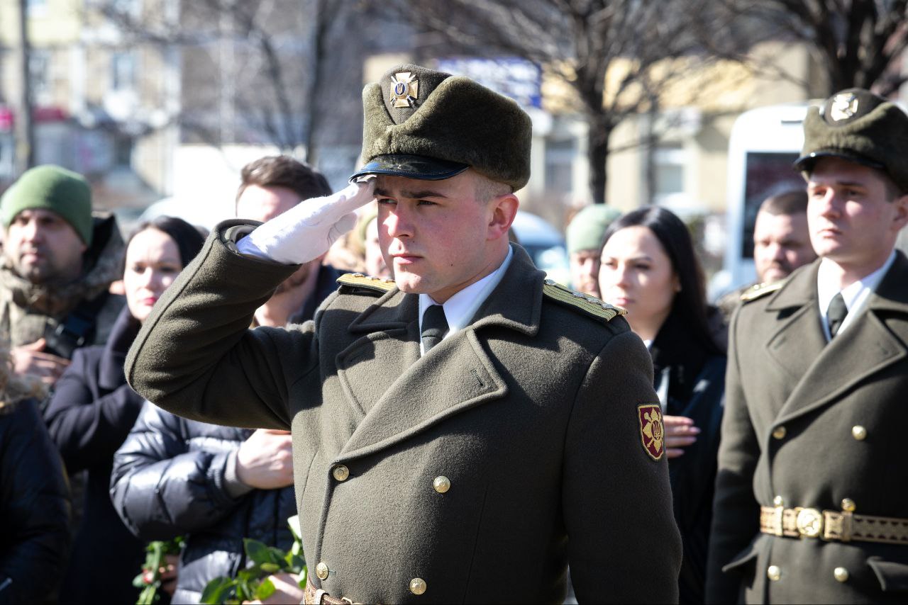 У Києві відбулась церемонія покладання квітів до Дня українського добровольця (фото)