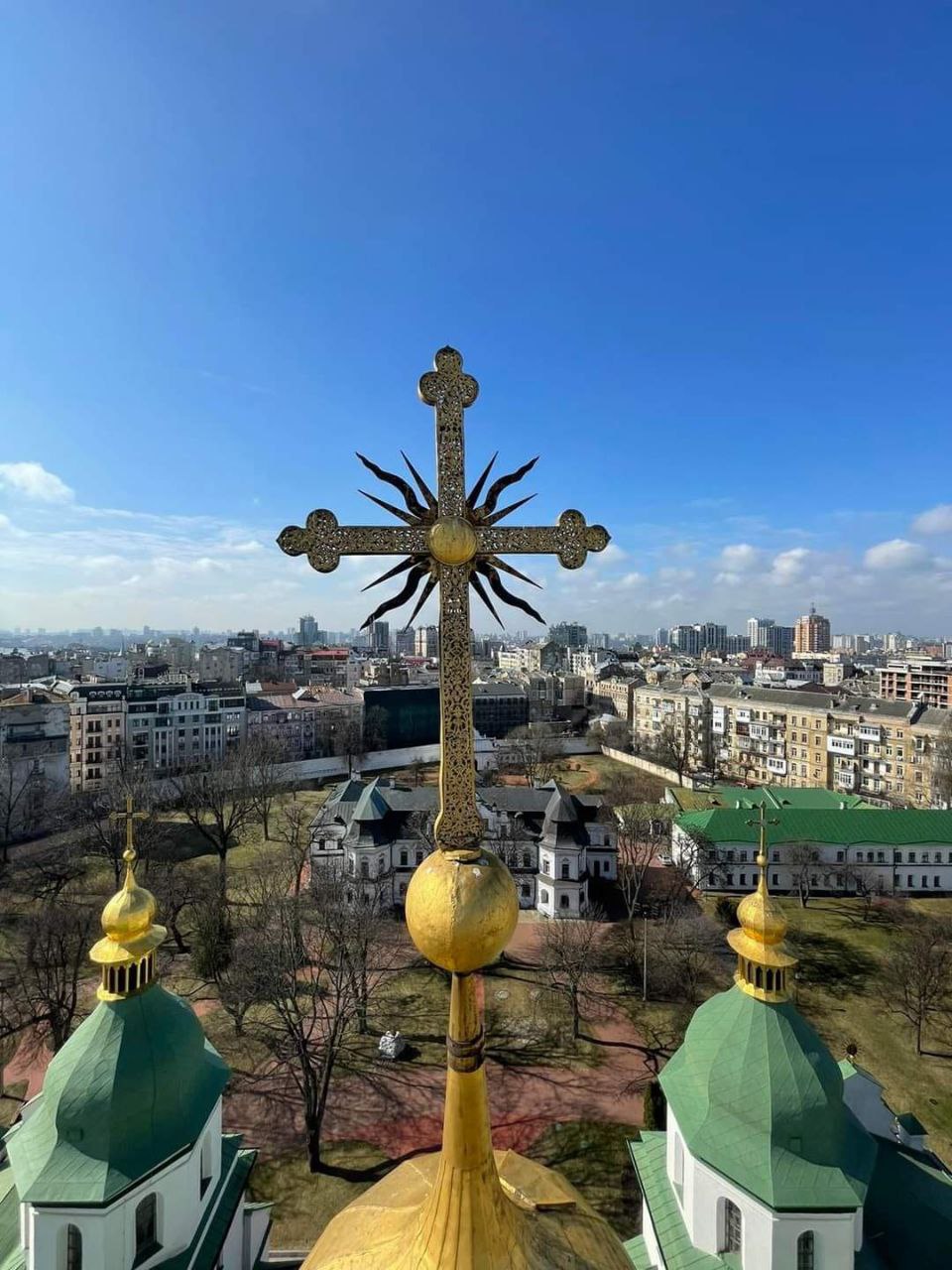 У Софії Київській перевірили на міцність головний купол та хрест