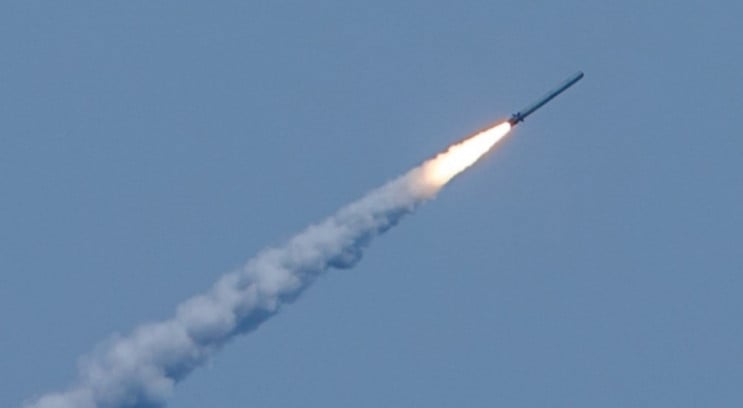 Окупанти вдарили по Києву ракетою “Кинджал”, - КМВА