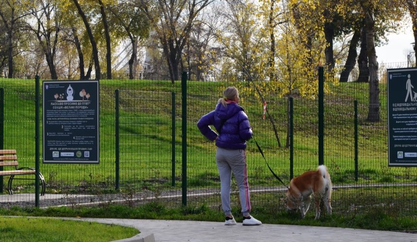 Кияни просять столичну владу облаштувати більше майданчиків для вигулу собак