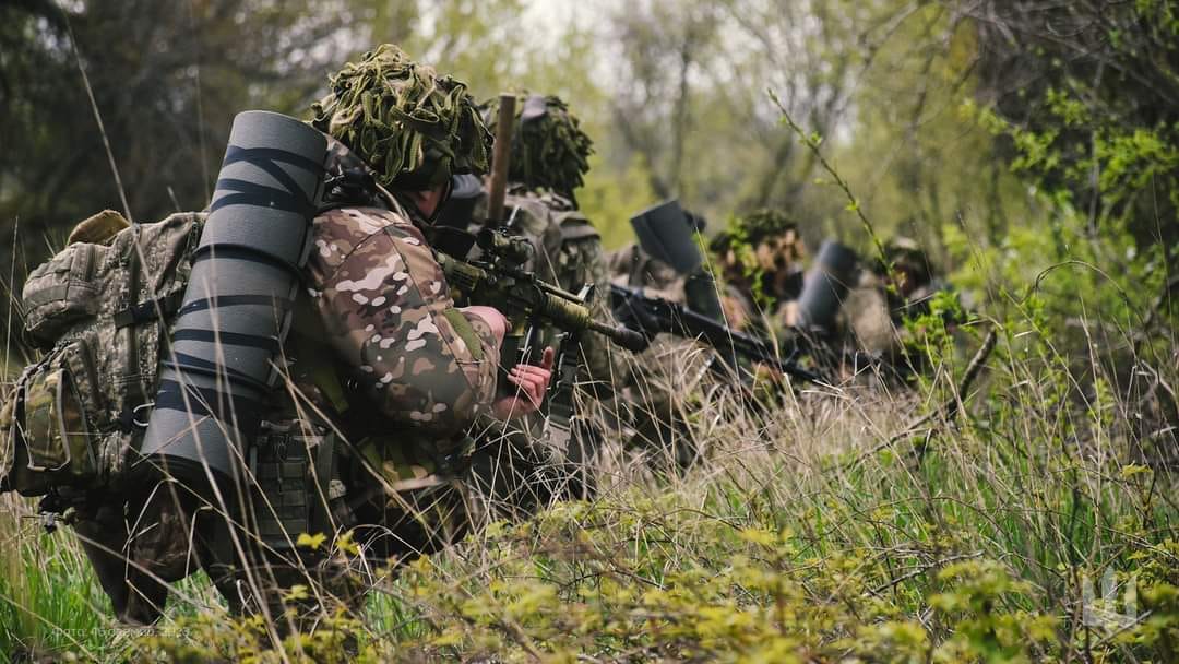 Найзапекліші бої тривають за Бахмут та Мар’їнку, – Генштаб ЗСУ