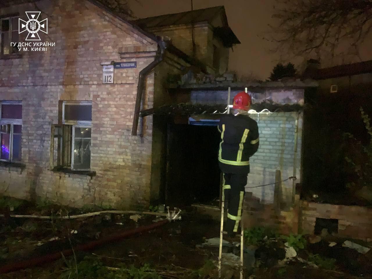 На столичному проспекті Лобановського при ліквідації пожежі виявили тіло людини