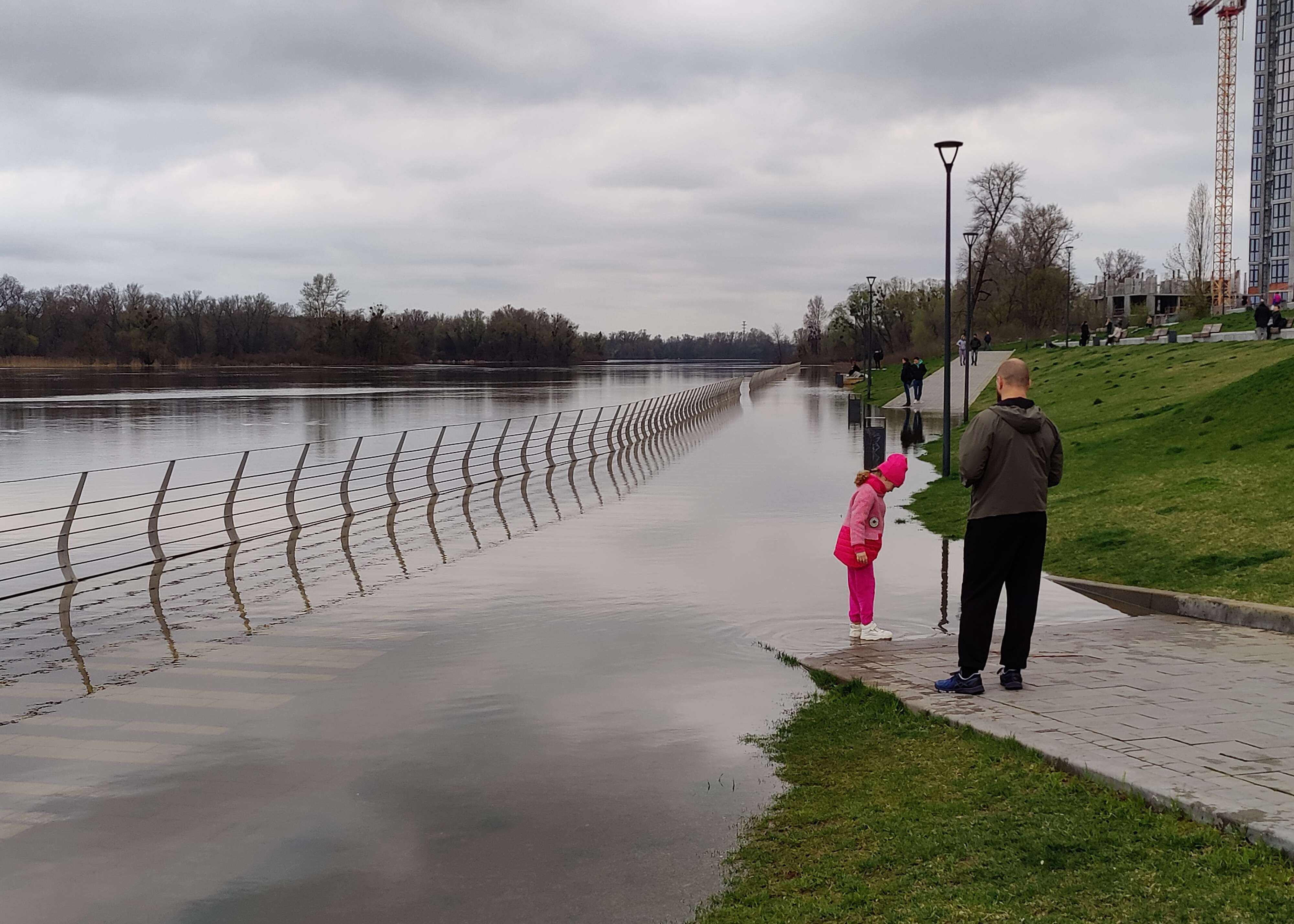 Рівень води у Дніпрі в межах столиці продовжує спадати, - КМВА