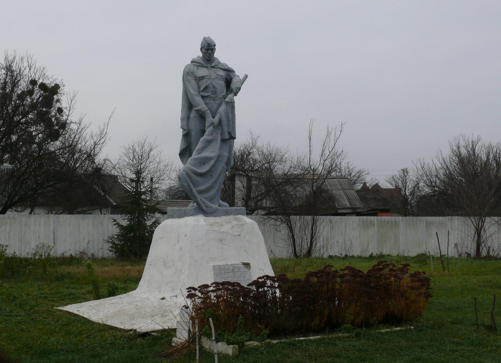 У Дівичках відремонтують братську могилу загиблих у 1943 році воїнів