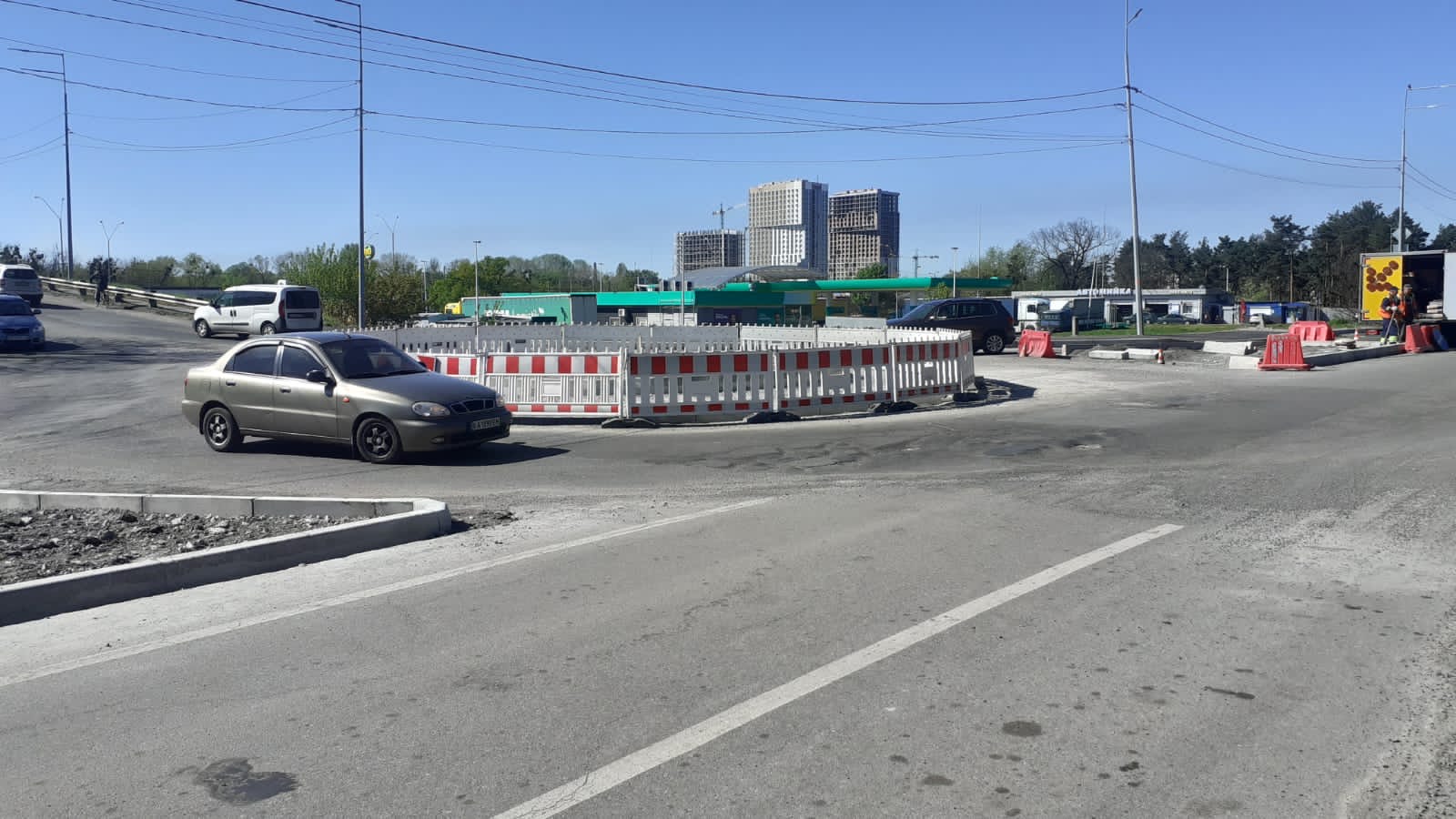 На двох перехрестях столиці влаштували кільцеві розв’язки