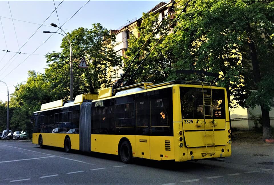 Рух тролейбусів, який було призупинено через ракетну атаку на столицю, відновлено