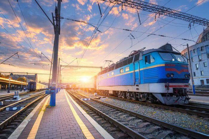 “Укрзалізниця” вирішила запровадити новий графік руху поїздів на літній сезон