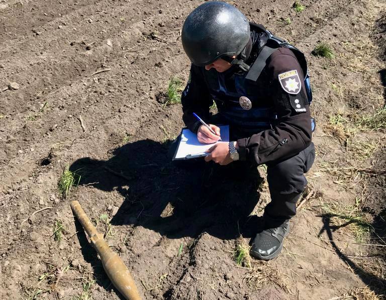 У селі Перемога на городі знайшли постріл до протитанкового гранатомету (фото)