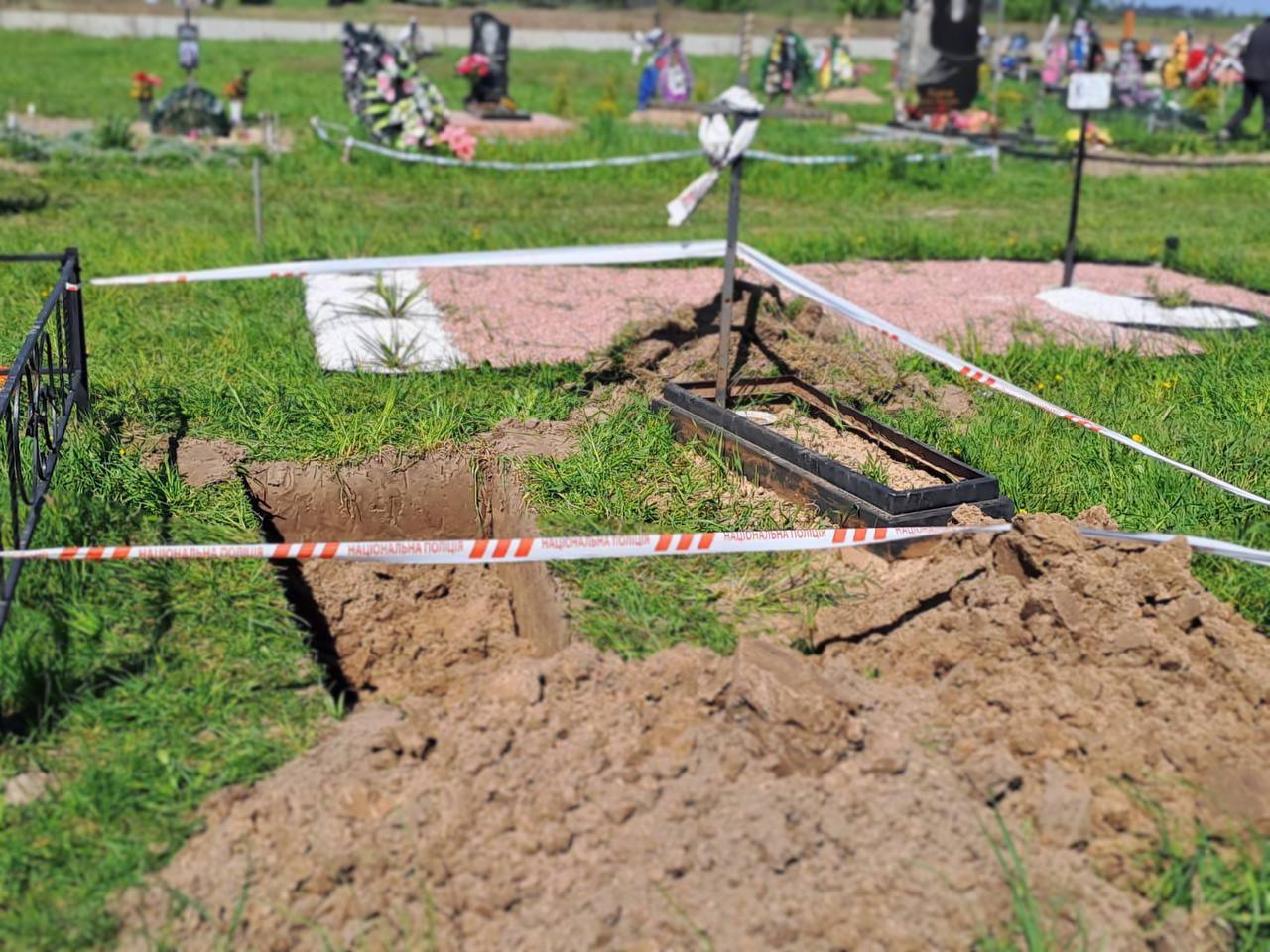 У Макарові на місцевому цвинтарі виявили снаряд