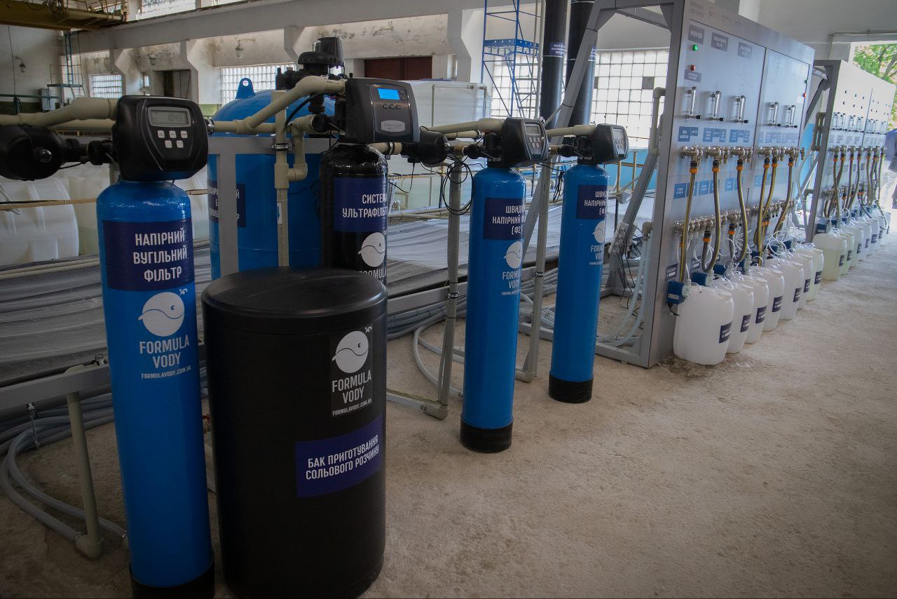 У Києві на одній із водопровідних станцій презентували обладнання для покращення процесу знезараження води