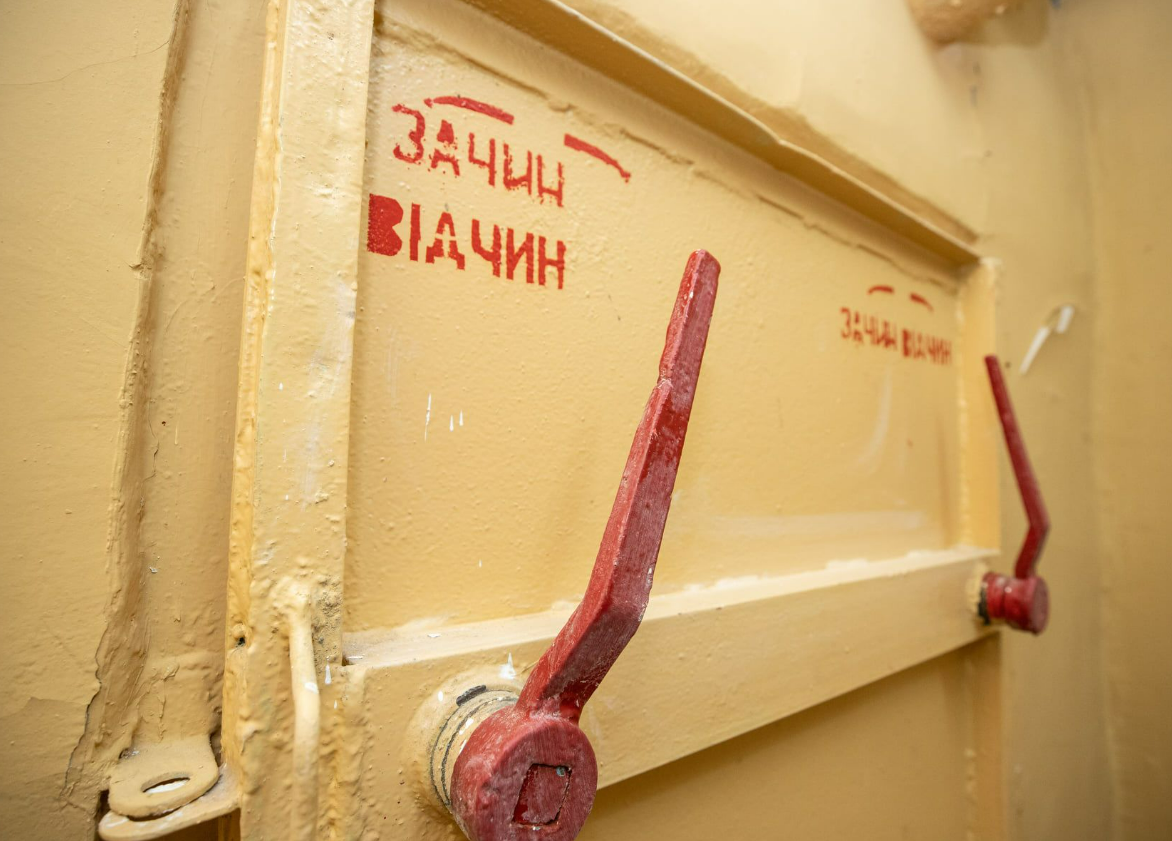 Через скарги містян у Києві обіцяють перевірити та відкрити всі укриття