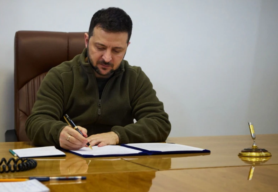 Президент Зеленський оперативно підписав прийнятий Радою закон про доплати військовим