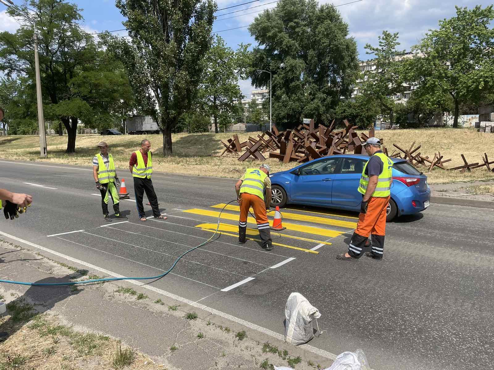 У Києві на перетині вулиць Полярної і Богатирської обмеженою рух через початок реконструкції розв’язки (фото)