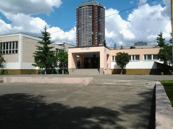 В київській гімназії №287 за 1,97 млн гривень замінять вікна