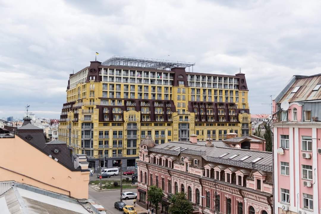 Суд поновить розгляд справи про демонтаж незаконної частини “будинка-монстра” на Подолі в Києві