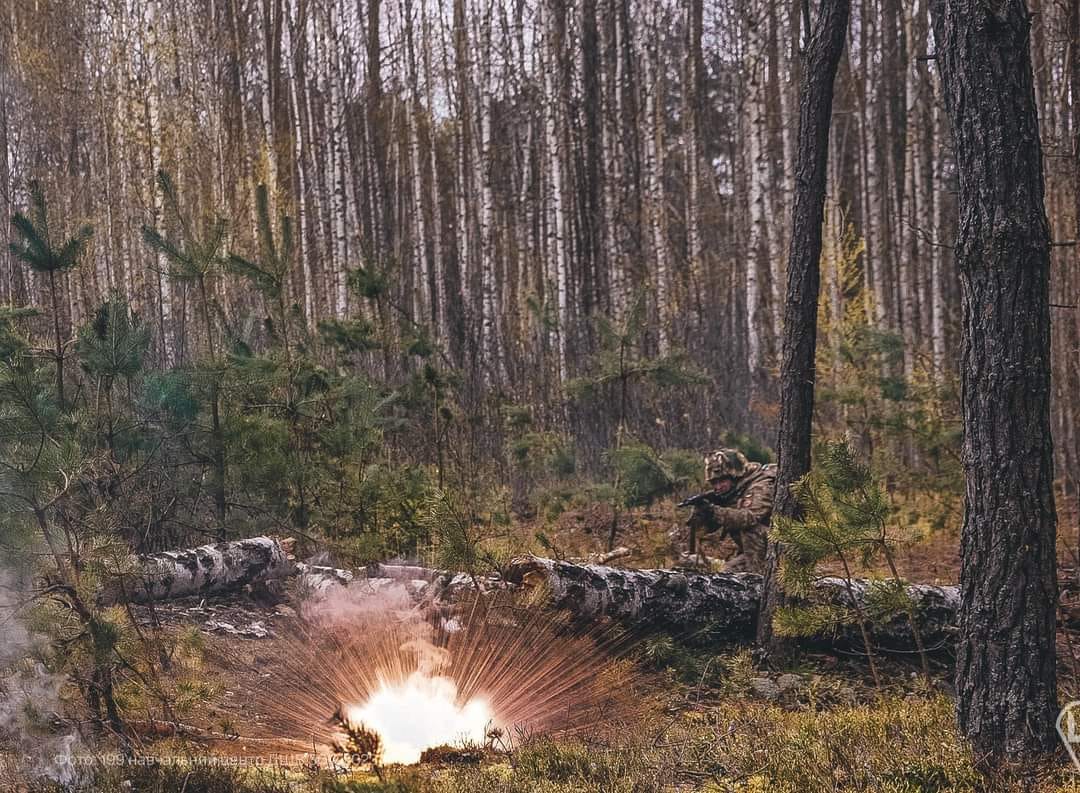 Втрати ворога за добу зросли на 670 осіб, 12 танків та гелікоптер, - Генштаб ЗСУ