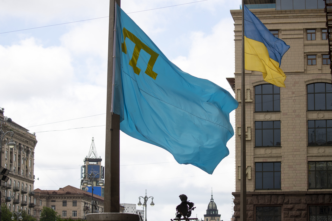 У центрі Києві замайорів кримськотатарський прапор