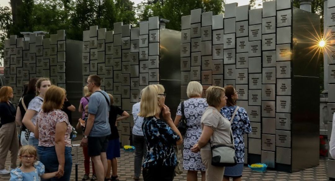 У Бучі створили меморіал в пам’ять про 501 мешканця, вбитого під час окупації
