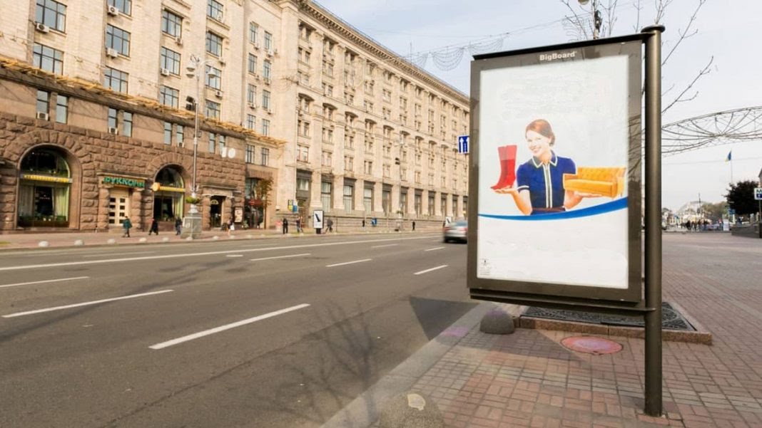 У Києві з початку 2023 року бізнес подав таку ж кількість заяв на оформлення реклами, як за весь минулий рік