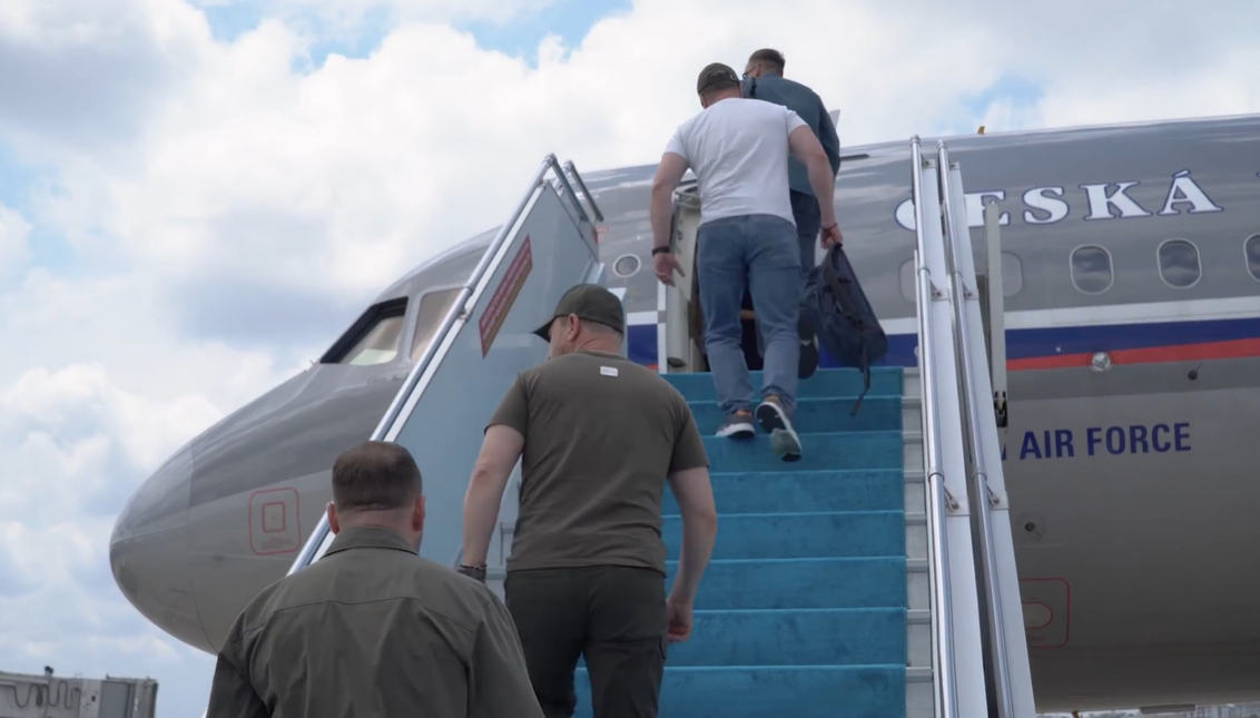 В Україну повертаються командири “Азову”, які після обміну полоненими перебували в Туреччині