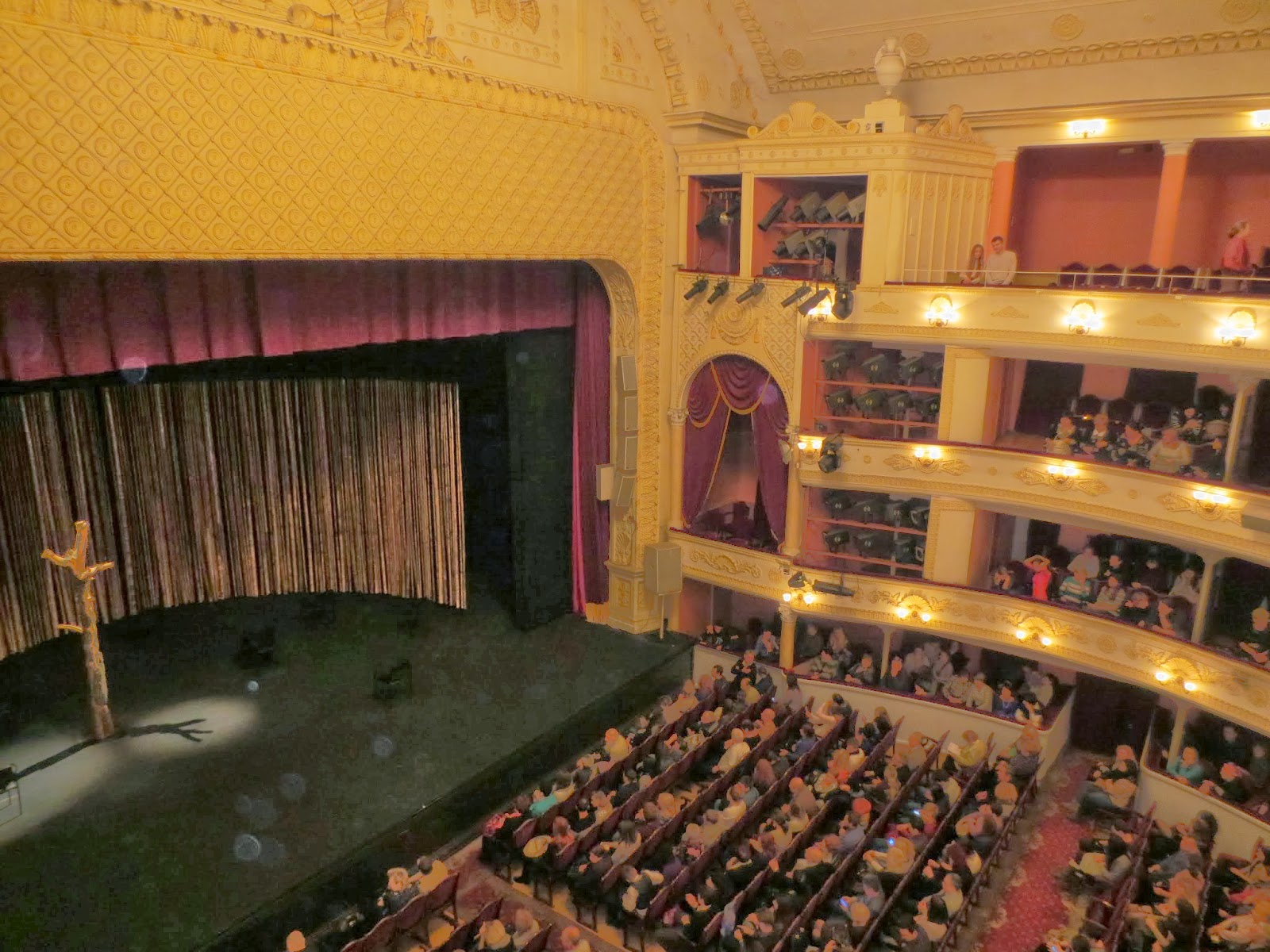 В театрі Лесі Українки відремонтують основну сцену