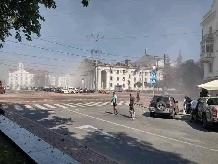 Ракетний удар по центру Чернігова: понад 100 людей постраждали, є загиблі