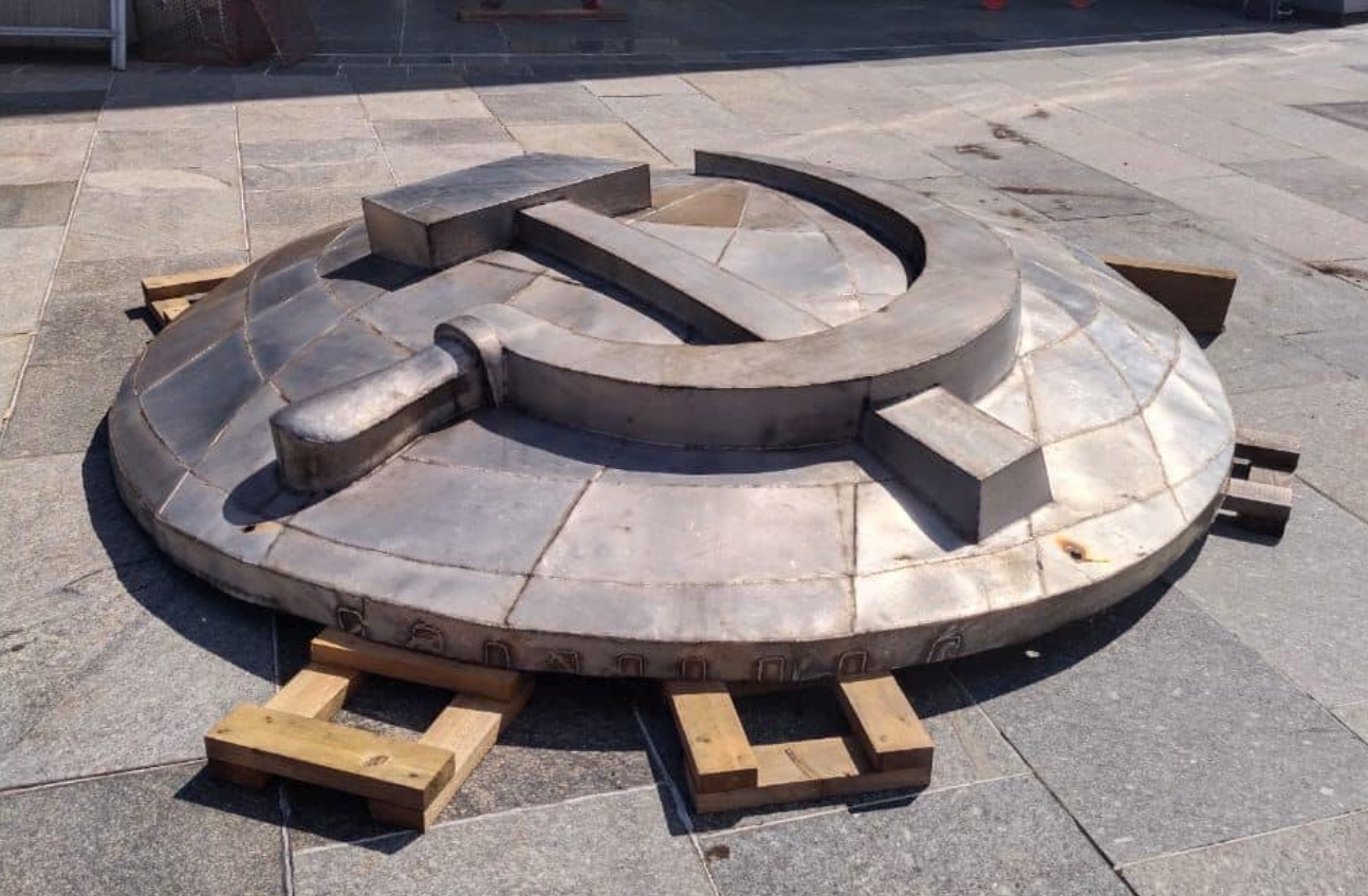 Радянський герб на монументі “Батьківщина-Мати” у столиці демонтовано (фото)