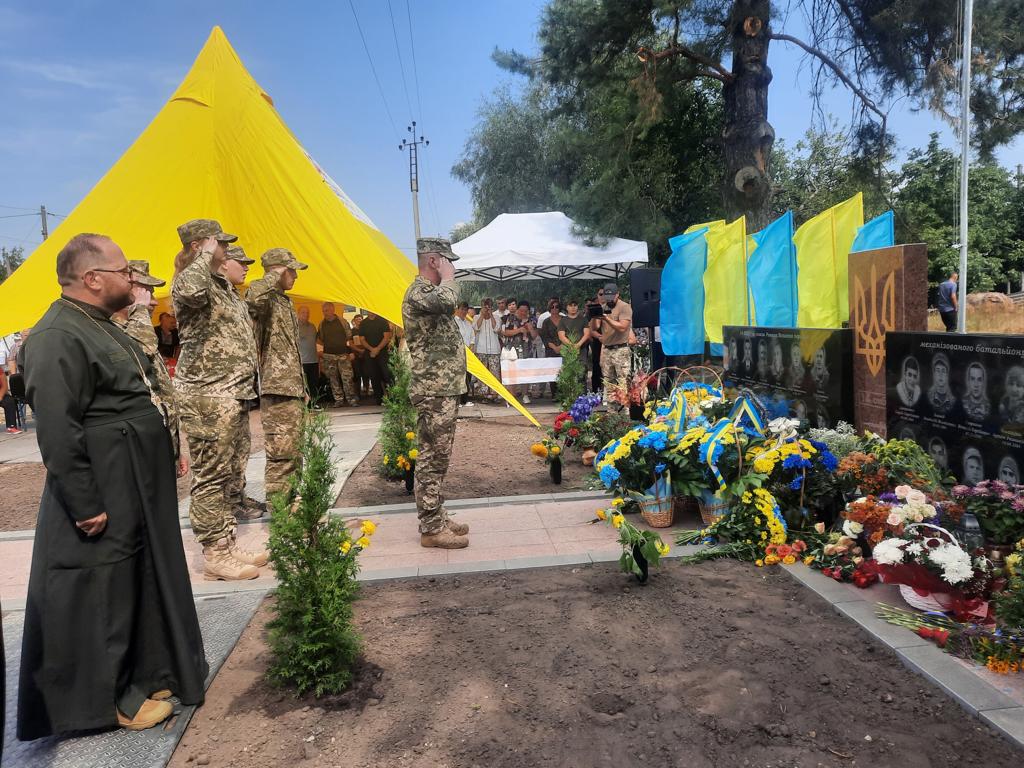 У Дмитрівці, що на Київщині, відкрили меморіал на честь пам'яті загиблих військових
