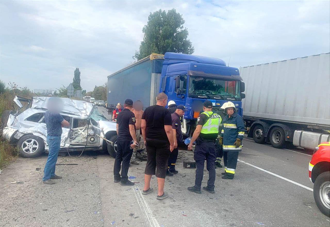 На північно-східному об’їзді Києва при зіткненні чотирьох автомобілів загинув чоловік