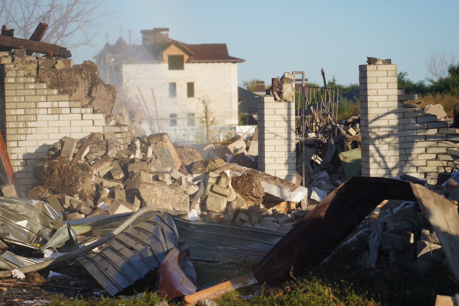 У Сумах російська ракета пошкодила понад 20 будинків, є поранені