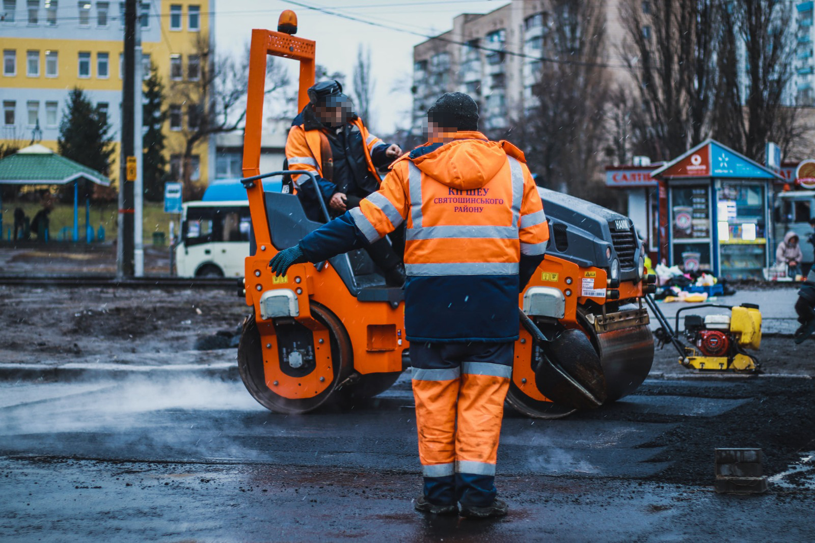 У Києві посадовця КП “ШЕУ Святошинського району” підозрюють у ремонті дороги зі збитками у пів мільйона гривень