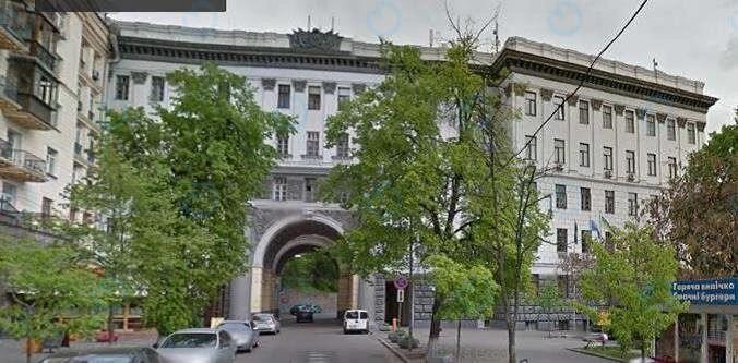 Суд наклав арешт на реалізовану по заниженій вартості будівлю банку “Хрещатик” у центрі Києва