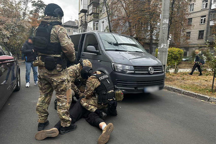 У Києві затримали торговця зброєю та боєприпасами (фото, відео)