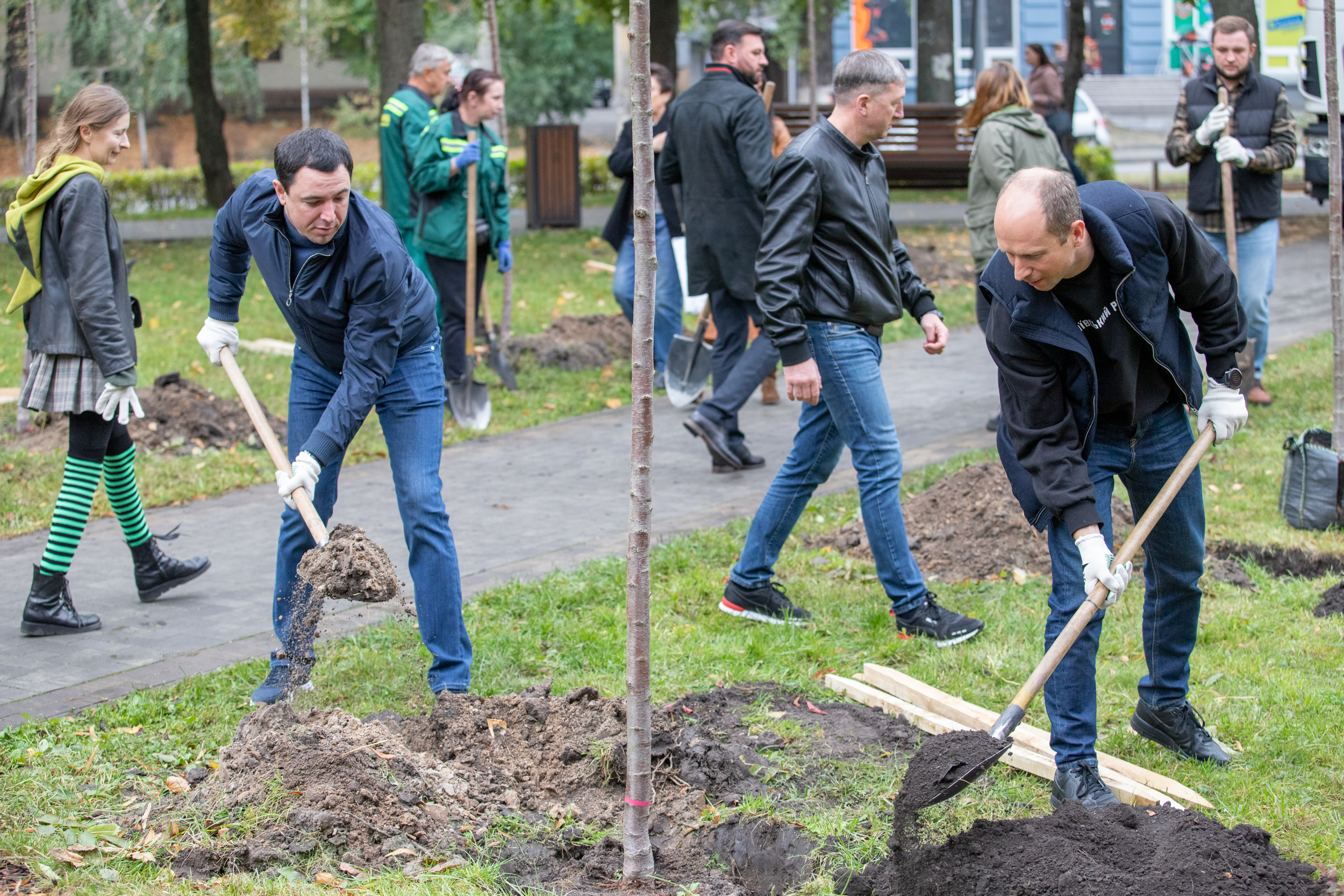 В Києві з початку року висадили понад 4 тисяч дерев, майже 47 тисяч кущів і близько 5,5 мільйона квітів